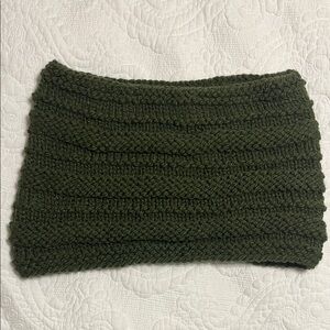 Cozy Green Knit Cowl Scarf